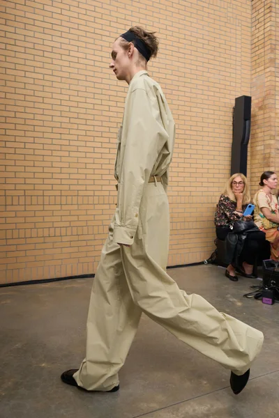 Look 8